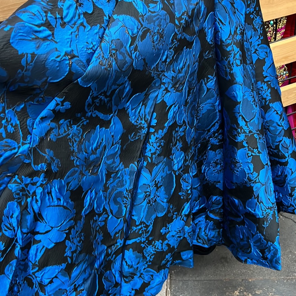 NWT,Mori lee  long Dress 43107A
Floral Black/royal - Picture 12 of 17